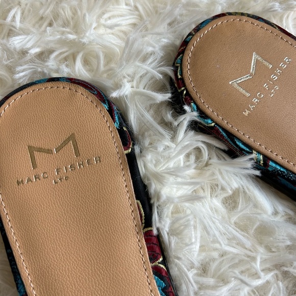 Marc Fisher Tapestry embroidered sandals size 8 1/2 - Picture 3 of 7
